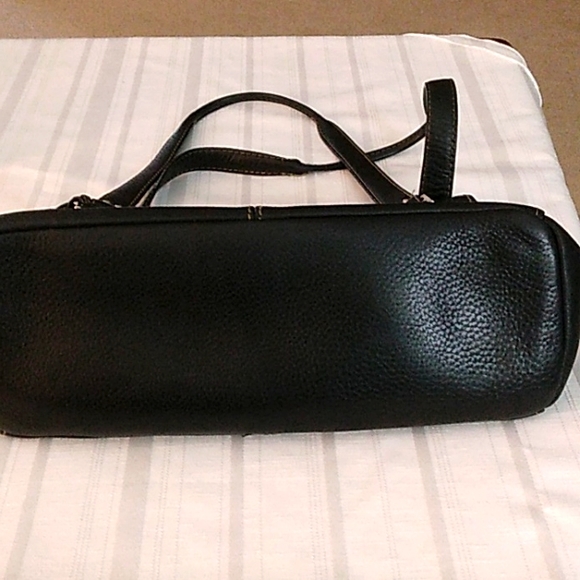 Fossil 100% pebbled leather black bag, contrast top stitched. - Picture 7 of 8